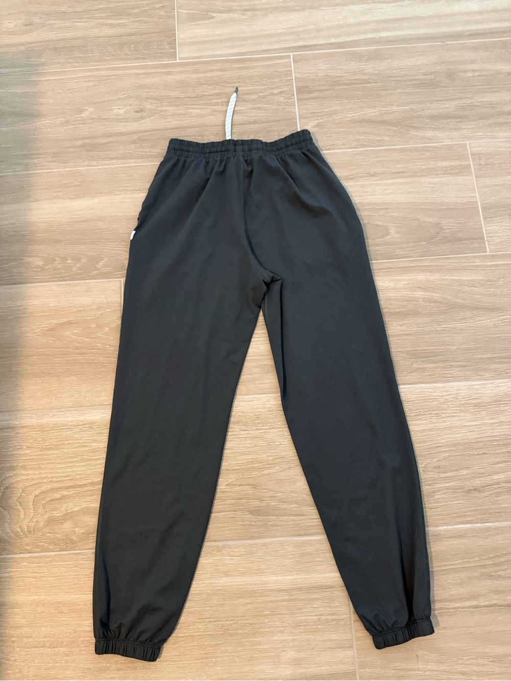 Vuori Weekend Jogger Pants in Dark Olive - Picture 2 of 3